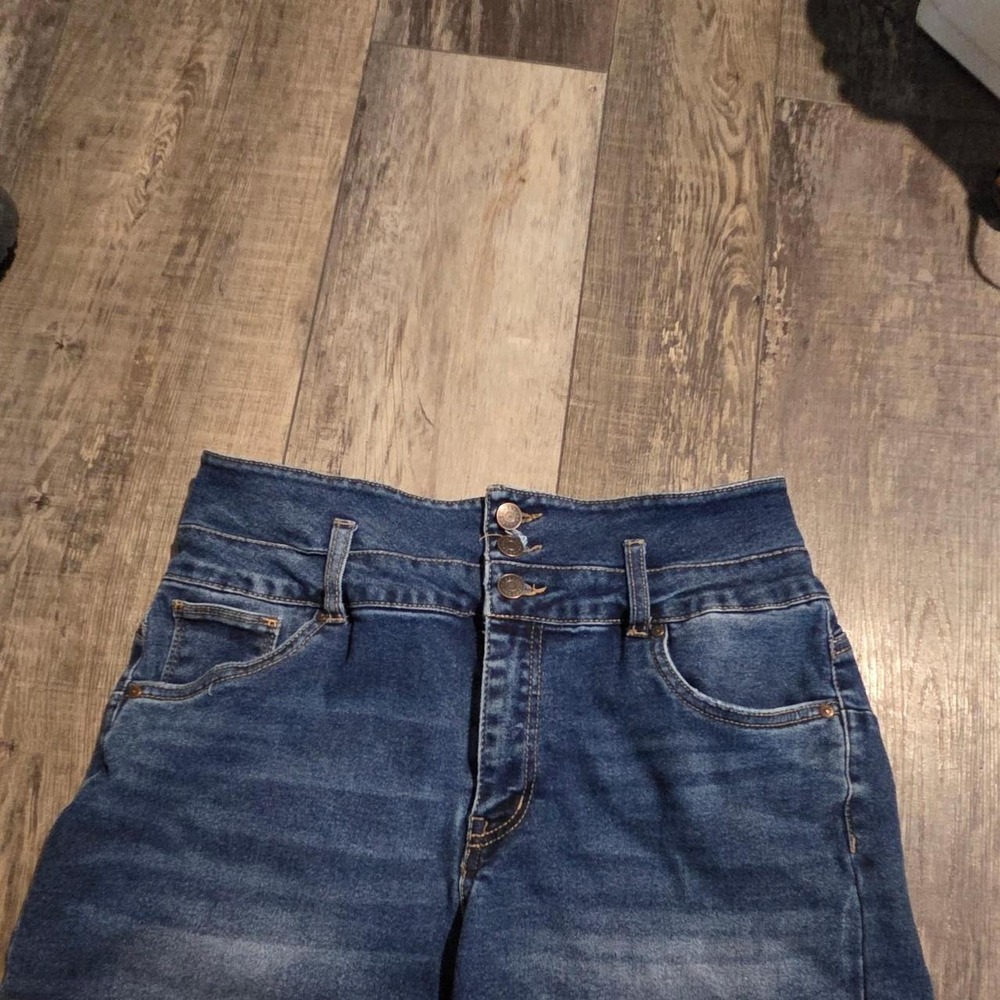 high waisted stretchy size 9 comfy blue denim shorts with button womans